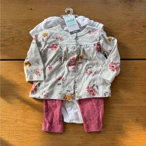 NWT Floral 3 Piece Baby Outfit with Pink Polkadot Leggings